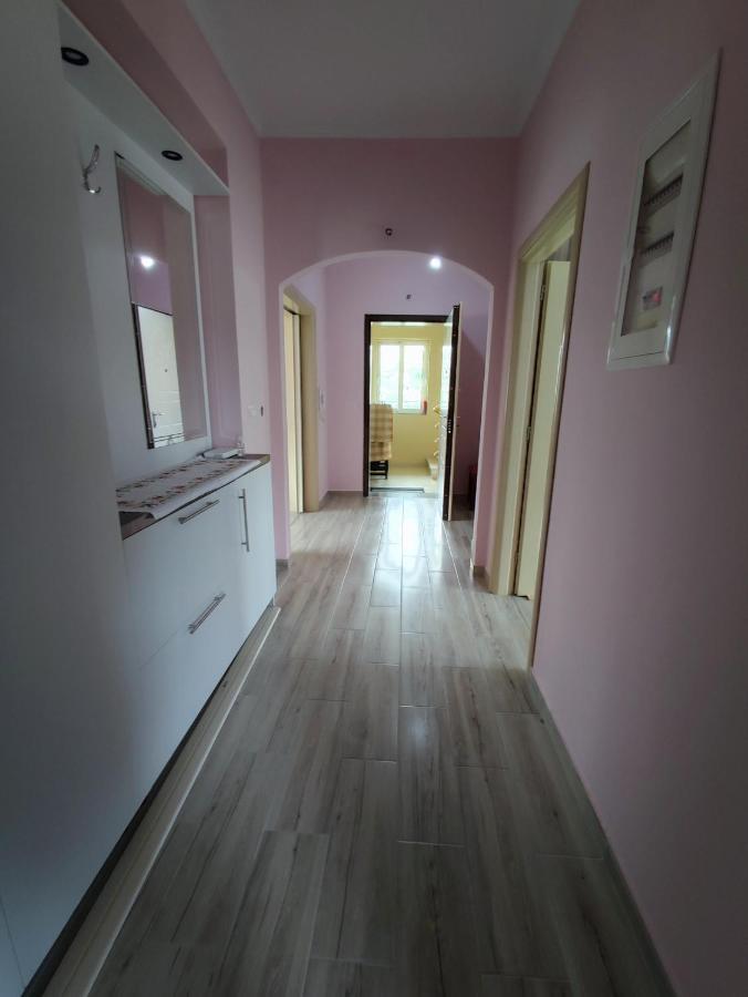 Cheerful 2 Bedroom Villa With Free Parking. Gjirokastër Exterior foto