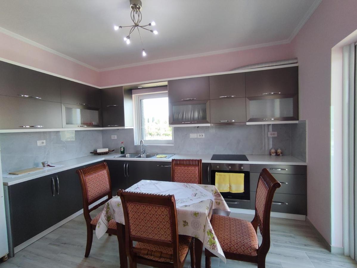 Cheerful 2 Bedroom Villa With Free Parking. Gjirokastër Exterior foto